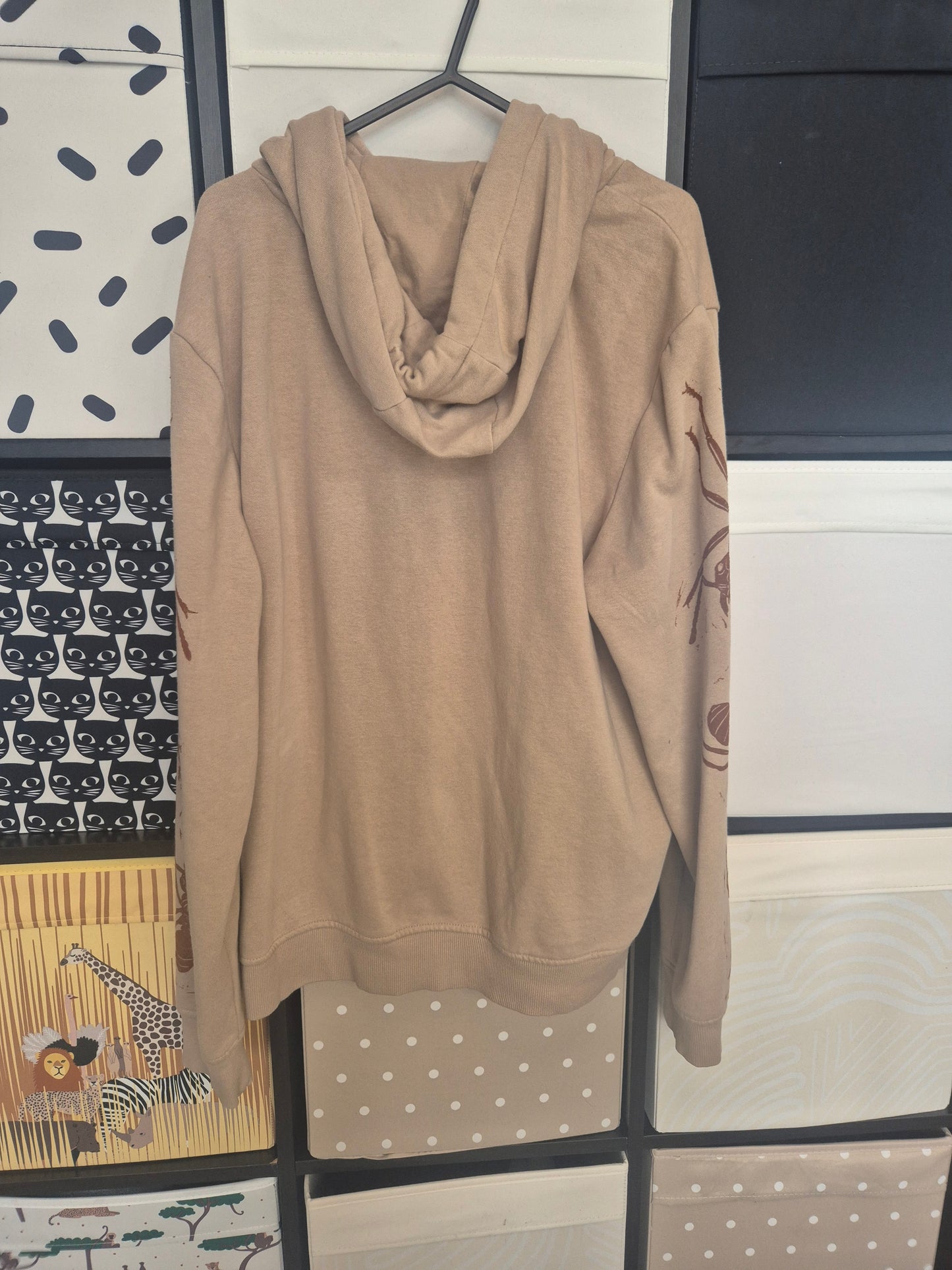 Ash Best- Pangolin and Ant Hoodie (size XL) & A4 Print Bundle