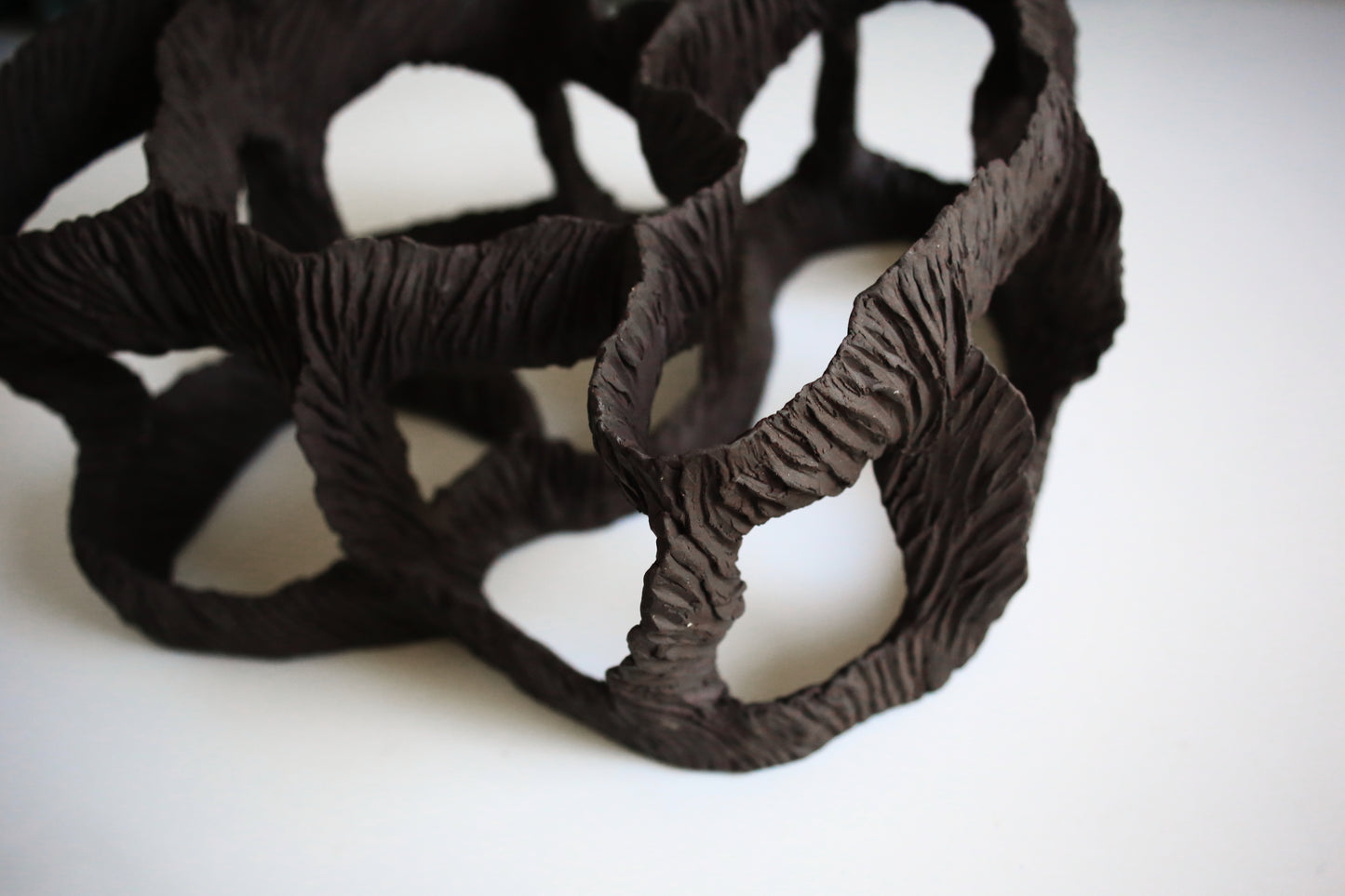 Dreaming Shell- Black Nest / Wall-mounted Ceramic Sculpture