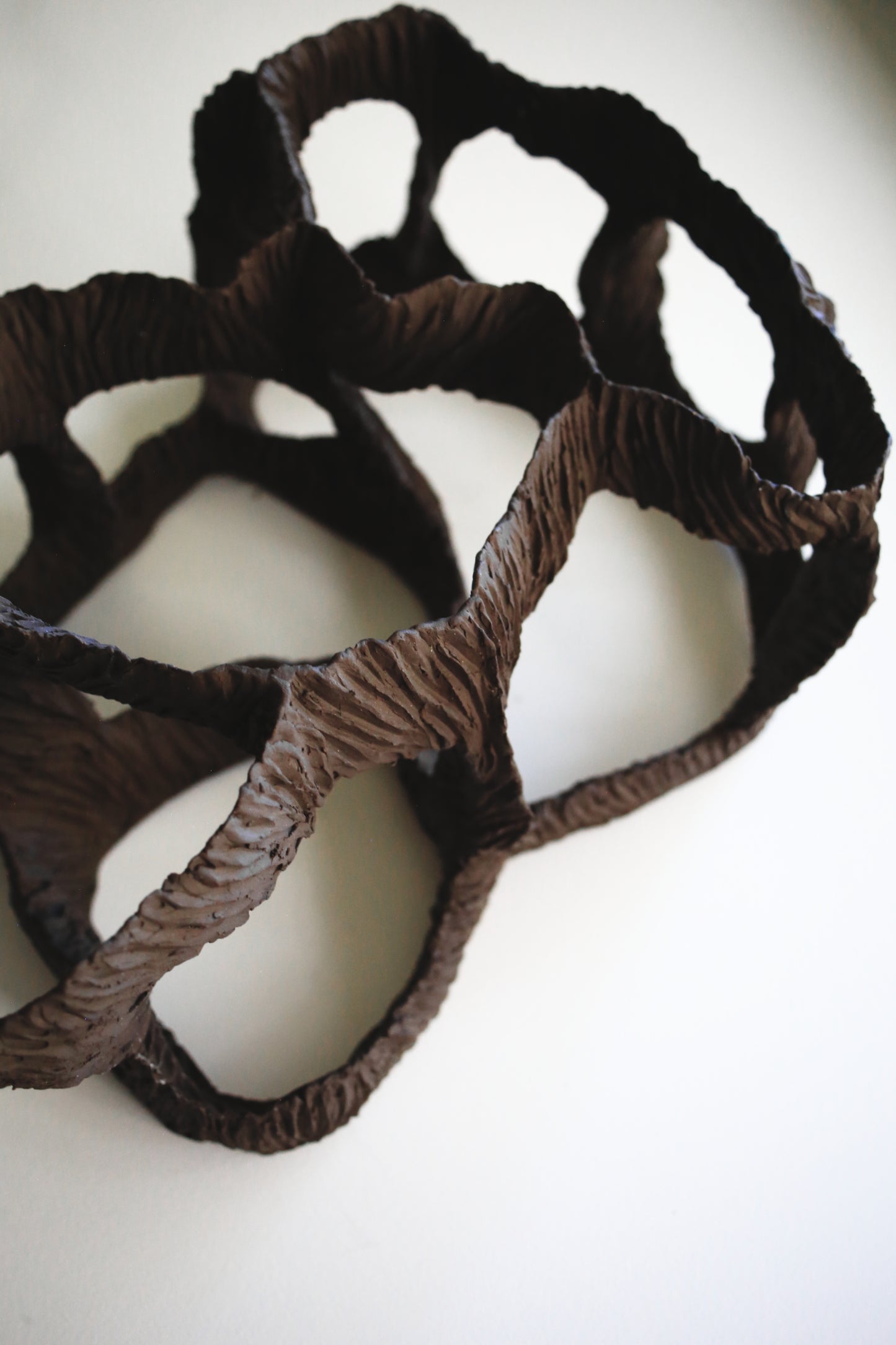 Dreaming Shell- Black Nest / Wall-mounted Ceramic Sculpture