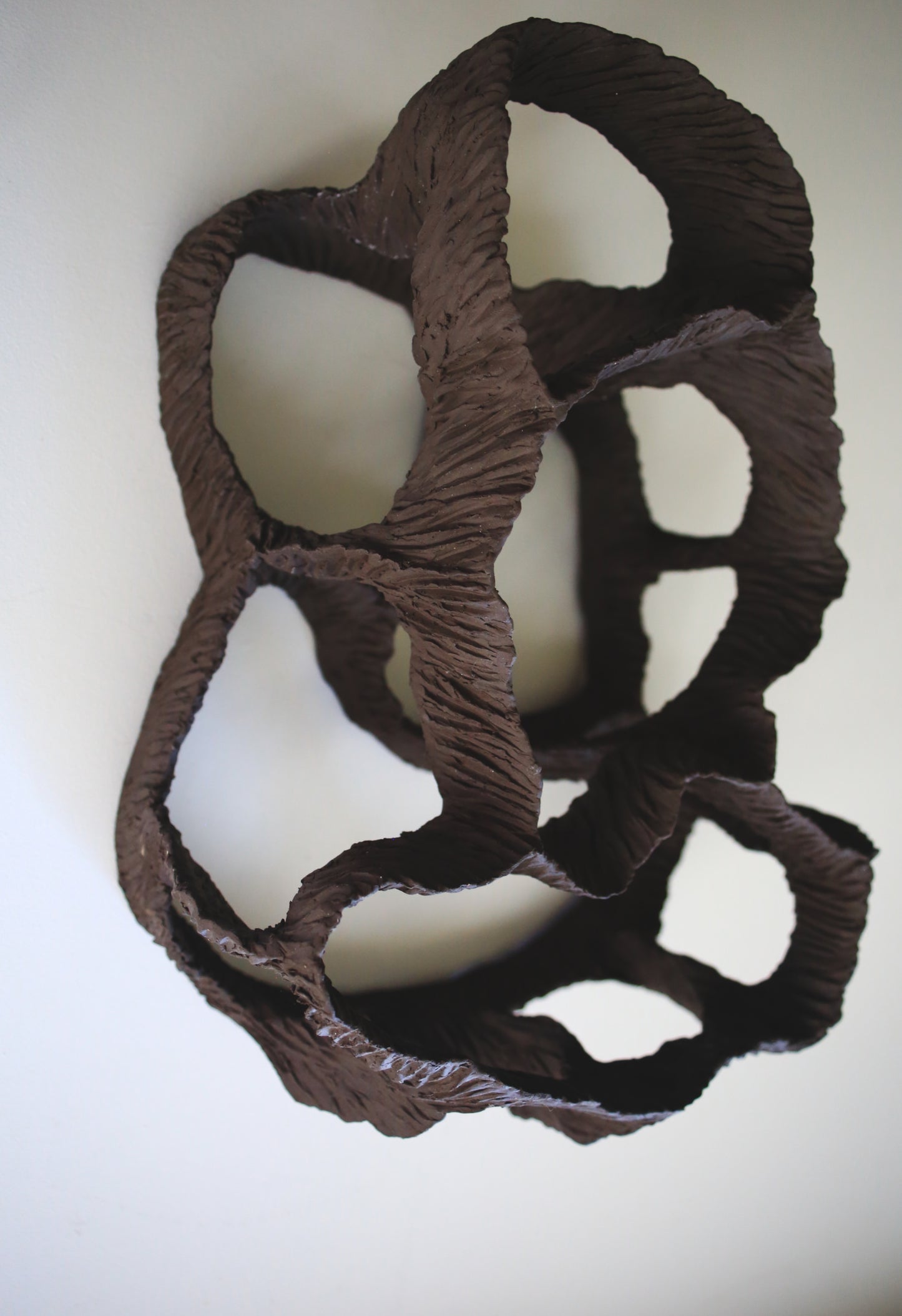 Dreaming Shell- Black Nest / Wall-mounted Ceramic Sculpture